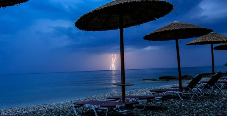 Meteoroloji servisi pazartesi günü gök gürültülü fırtına uyarısında bulundu