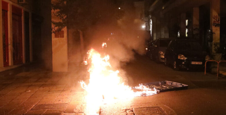 Exarchia’da çevik kuvvet polisi saldırıya uğradı