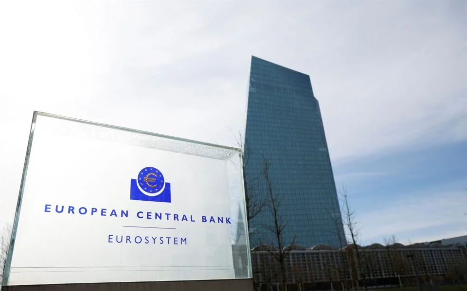 Yunanistan Merkez Bankası Başkanı ECB faiz oranının %2’ye düşeceğini söyledi