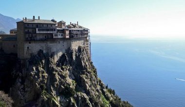 Mt. Athos 4.7 depremle sallandı