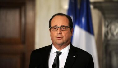 Hollande, Atina’da Başbakan Miçotakis ile görüşecek